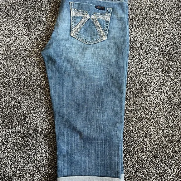 Capris - Picture 2 of 3